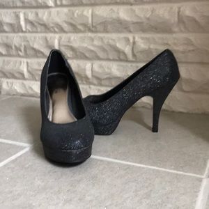 Kenneth Cole Reaction Glitter Pump